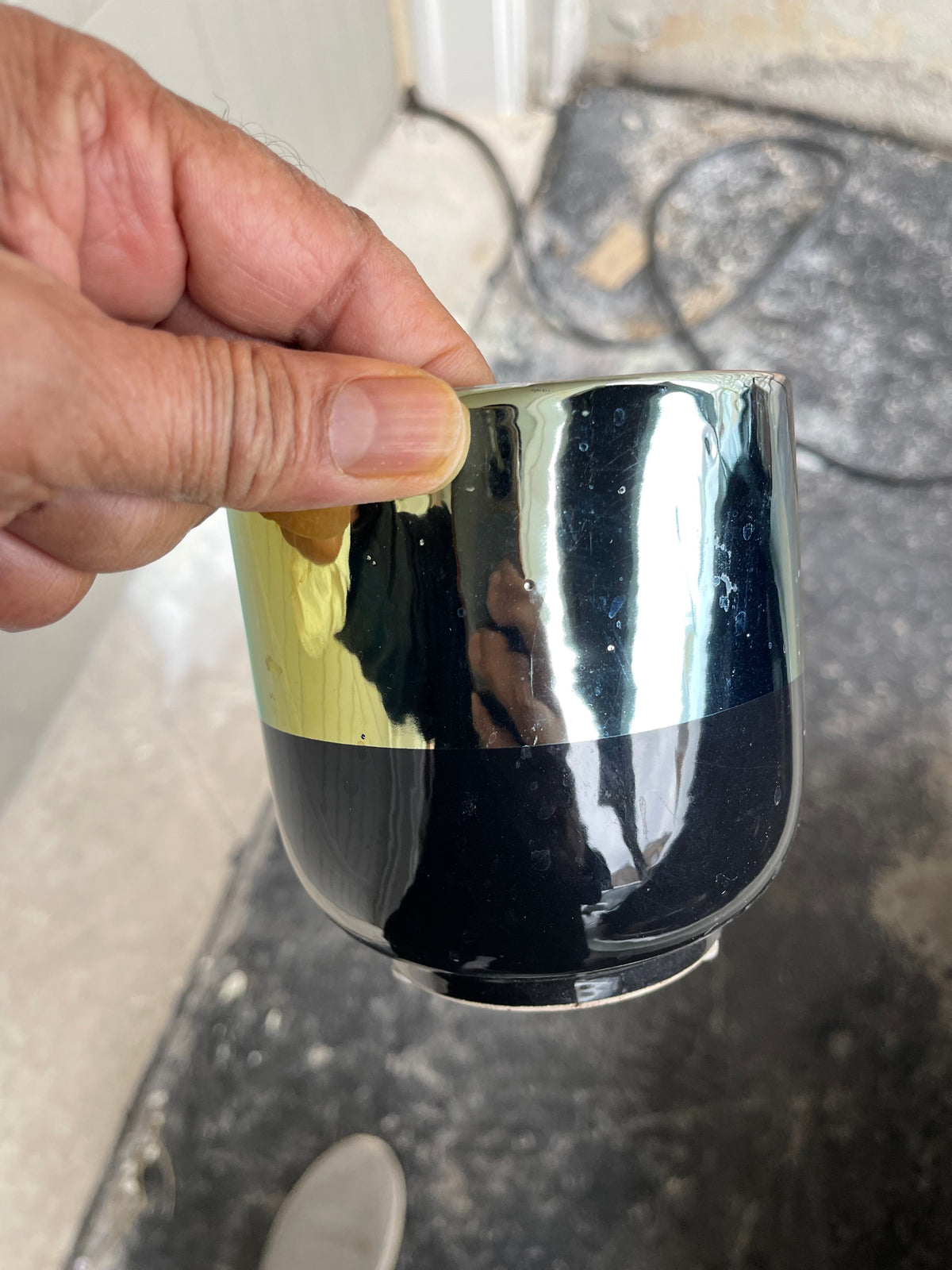 Glossy gold and black two-tone ceramic cup pot